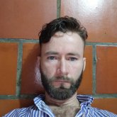 Busco conocer gente. Amigos. Discreto.