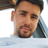 Mujeres de entre 22 y 31 años. Soltero