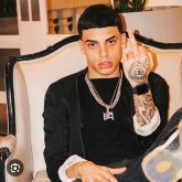 Una persona mujer con la que se pueda