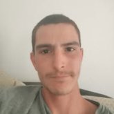 Busco hombres. Me gustan morenos. Si.