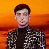 Operador. Una mujer que me haga feliz.