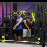 Asesor. Busco ligar. Divertirme y