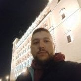 Una relación. Soltero tímido. La