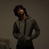 . Soltero, alegre y carismático.