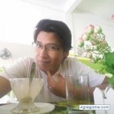 Busco pareja. Chicas. Divertido. Futbol.