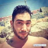 Trabajando. Busco pareja. Lo que surga.