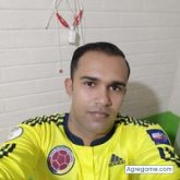 Trabajo. Busco pareja. Amigas. Alegre.