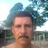 Busco conocer a una chica amable onesta