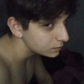 Estudiante. Busco ligar. Soltero, mido