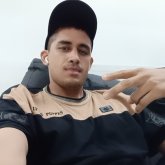 Estudiante. Busco ligar. Una relación