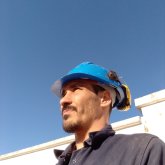 Trabajo. Busco hacer amistades. Conocer