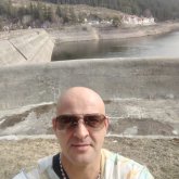 Trabajador. Busco pareja. Una persona