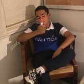 Busco ligar. Mujeres. Música.