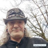 Operario. Busco conocer gente. Buscó