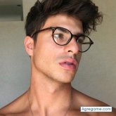 Busco pareja. Chicas. Extrovertido.