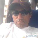 Busco pareja. Mujeres solteras. Alegre