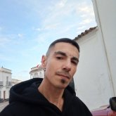 Trabajador. Busco pareja. Una pareja