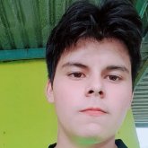 Estudiante. Busco conocer gente. A una