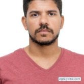 Busco pareja. Chica guapa. Algo. El