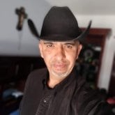 Músico. Mujer de 20 a 50. Soy soltero.