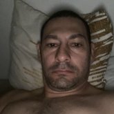 Busco ligar. Un hombre amable cariñoso