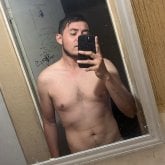 Casual algo serio romántico. Alegre y