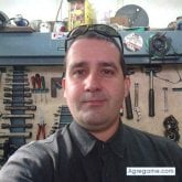 Encuentra Hombres solteros en Corvera