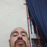 Busco pareja. Una. Relación estable.