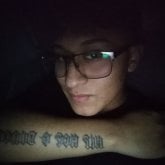 Fiel, honesta, educada. Honesto,