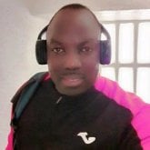 Trabajo. Busco conocer gente. Quero