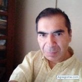 Mujer entre 30 a 50 años. Alegre