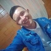 Mujer Extrovertida Abierta A Cualquier