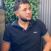 Mujeres de 25-40 años. Hombre