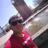 Empleado. Mujeres que quieren pasar