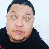 Busco hacer amistades. Amistades. 🤔.