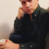 Trabajador. Me gusta bailar y las