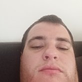 Busco ligar. Mujer. Fútbol.