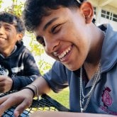 Q sean lindas y bonitas. Delgado ojos de