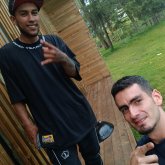 Vendedor. Busco ligar. Diversión y