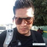 Empleado. Busco pareja. Mujer.