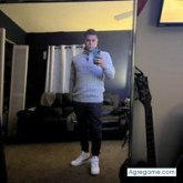 Caballero. Trabajar la música y manejar