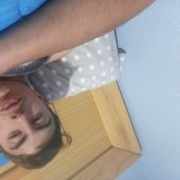 Una mujer guapa cariñosa.