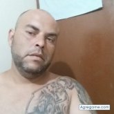 Busco ligar. Hombre tranquilo. Trabajar