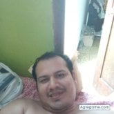 Busco hacer amistades. Una persona