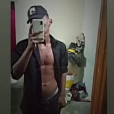 Soy soltero alto moreno. Ver twitter
Y