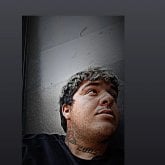 Busco pareja. Una mujer pasa hacer de