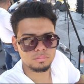 Artista. Busco conocer gente. No importa