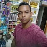 Universitario y trabajador. Busco ligar.