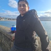 Empleado. Mujeres para una amistad. Hola