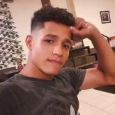 Busco pareja. Acabo de llegar y busco